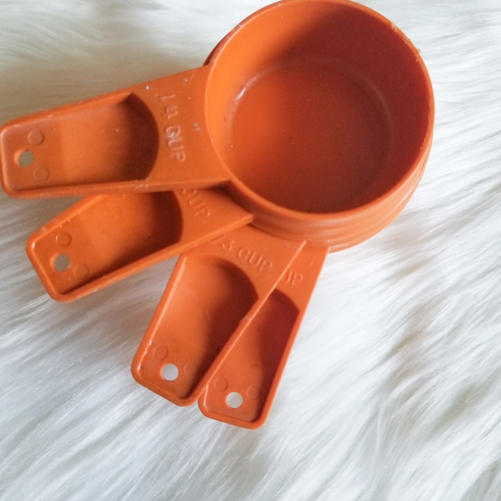 Tupperware Measuring Cups - Picture 2 of 4